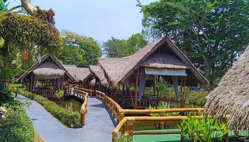 Suasana di Gubug Mang Engking The Breeze BSD