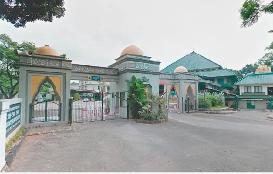 Pintu gerbang Sekolah Al-Azhar BSD